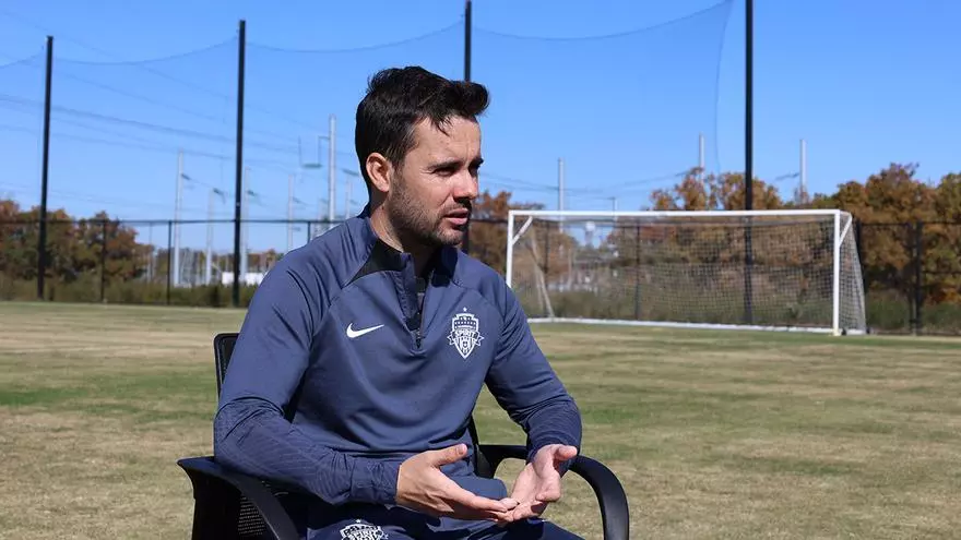 Jonatan Giráldez, el entrenador del Washington Spirit, con el objetivo de ganar entre ceja y ceja