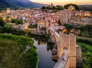 El pueblo medieval perfecto para recorrer a pie está en Girona y es Conjunto Histórico-Artístico