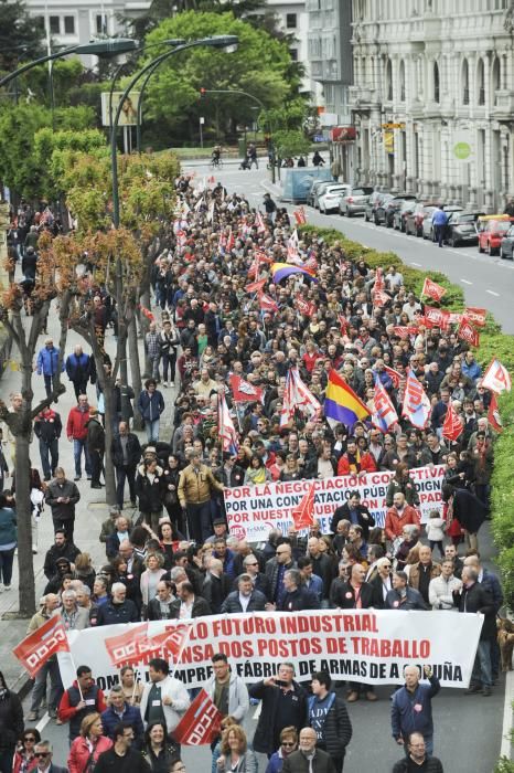 Unas 4.000 han secundado la manifestación convocada por UGT y CCOO que ha arrancado A Palloza y ha terminado en la plaza de Ourense, ante la Delegación del Gobierno en Galicia.