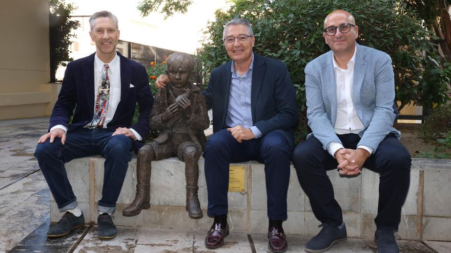 El MVA instala una escultura sobre Picasso, donada por Anthony Padgett