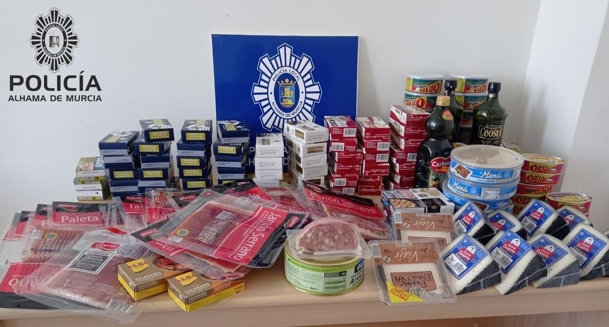 Productos recuperados por la Policía Local de Alhama de Murcia.