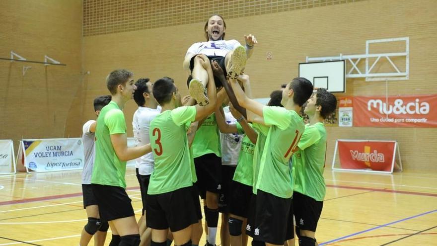 Broche de bronce  del Voleadores Cieza al Nacional cadete