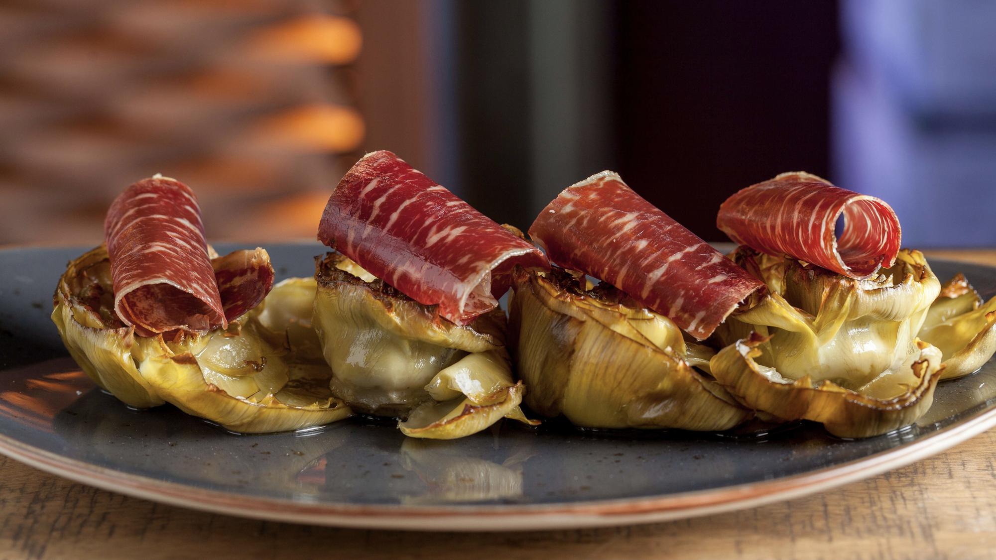 Alcachofas con cecina de Rocacho (Madrid).