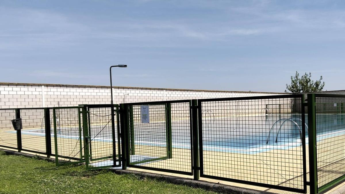 Piscina municipal de Ruecas.