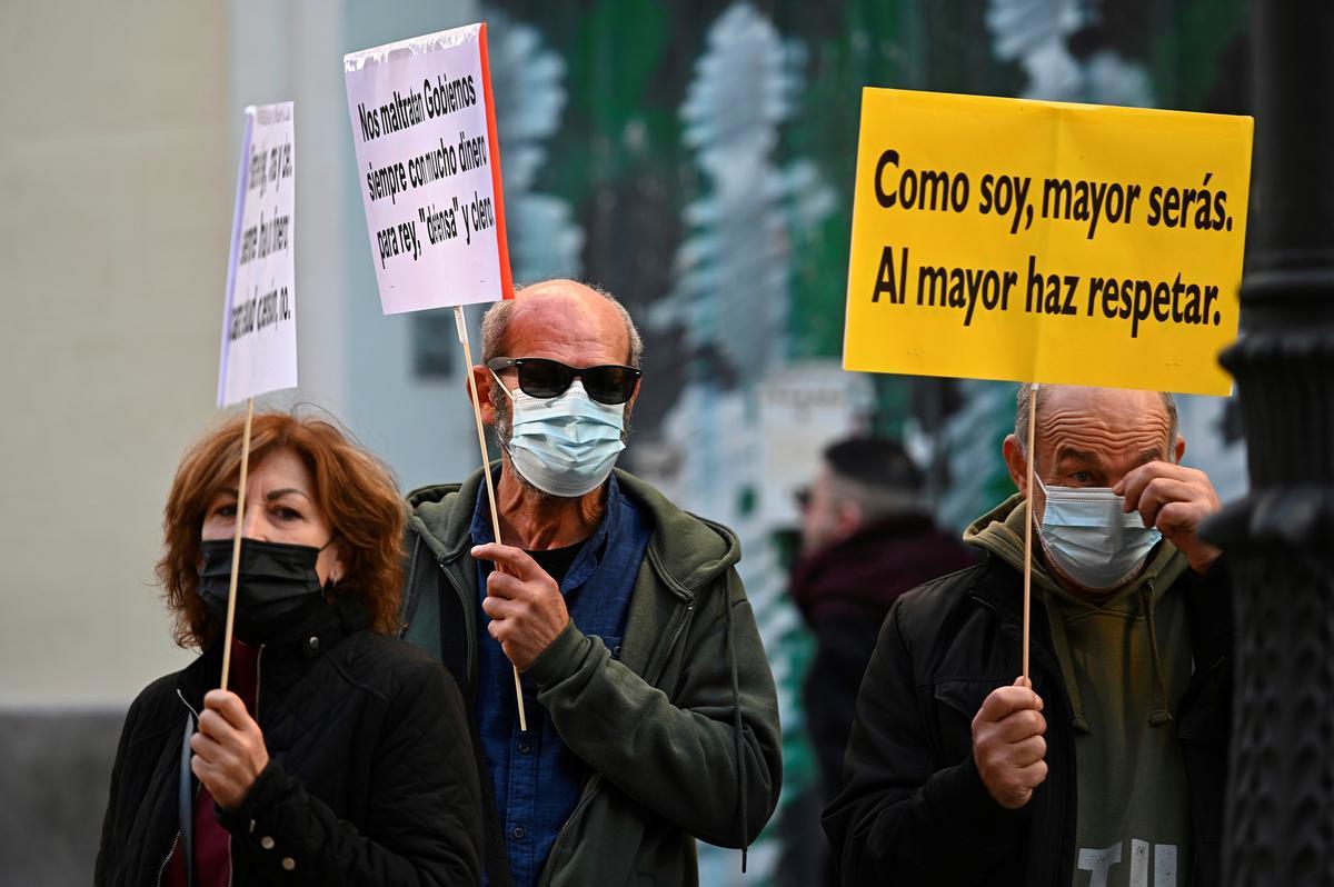 Manifestación convocada por la Mesa Estatal por el Blindaje de las Pensiones en la Puerta del Sol de Madrid.