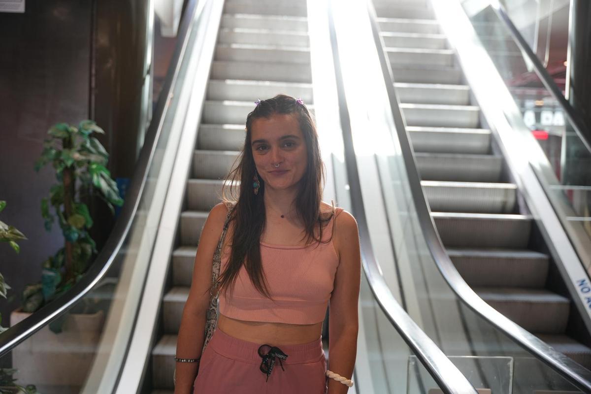 Julia Gómez, acude al cine Conquistadores por última vez.