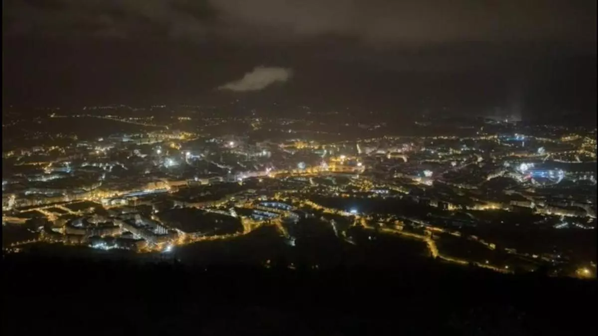 Una lluvia sorpresa de fuegos artificiales abre el día del Centenario del Real Oviedo: así fue el acto de Fondo Norte en 25 puntos de la ciudad