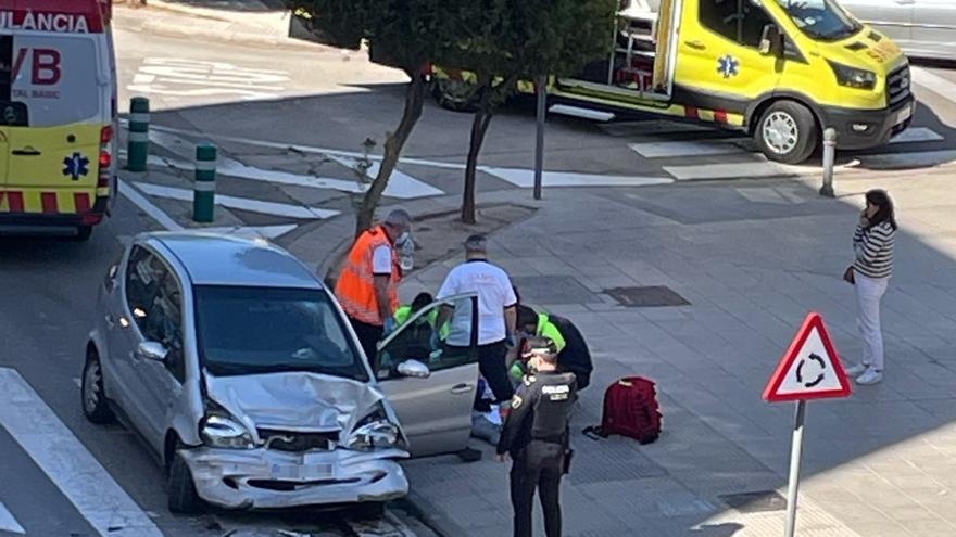 Fallece un conductor en Alzira tras chocar su coche frontalmente con un autobús