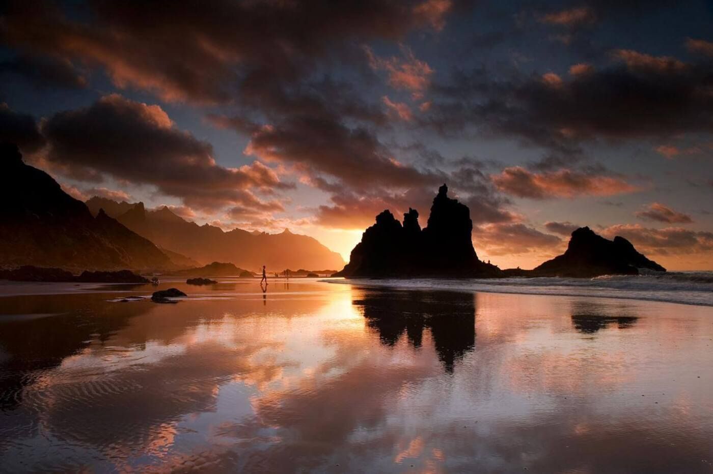 Atardecer en la playa de Benijo.