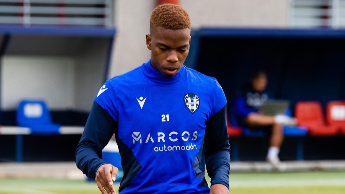 Charly Musonda, durante un entrenamiento con el Levante