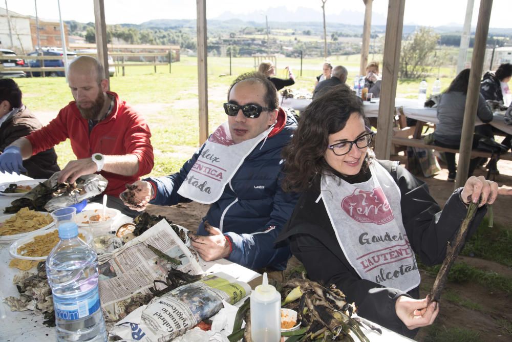 Famílies vingudes d''arreu de la Catalunya central i també de fora comparteixen àpat amb Manresa amb productes de la terra