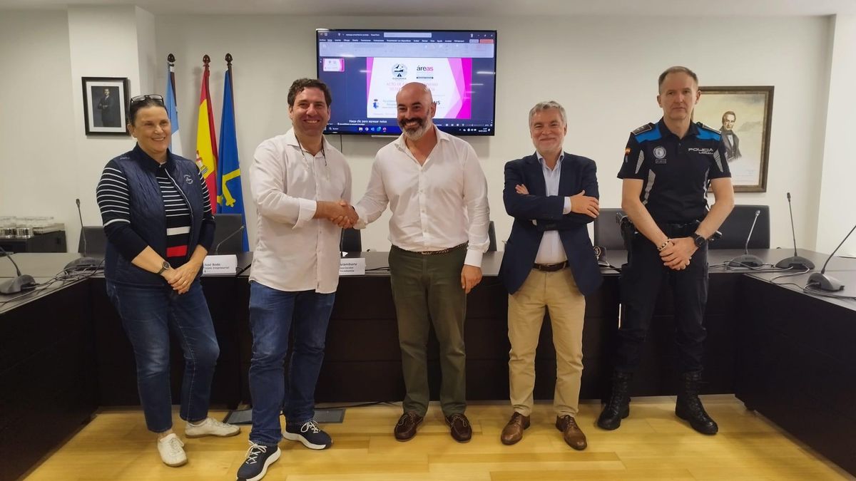 Firma del convenio para la gestión del nuevo sistema de videovigilancia en el Polígono de Guadamía