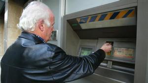 Hisenda podria multar per treure diners en efectiu si se superen els 3.000 euros en cada moviment bancari