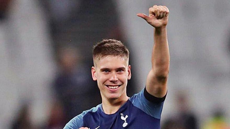 Una imagen de Foyth sonriente.