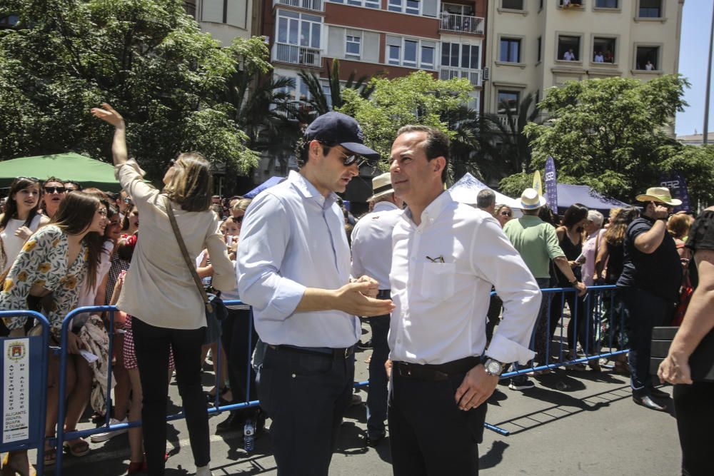 La Pirotecnia Murciana se estrena en Hogueras con una mascletá con un potente final