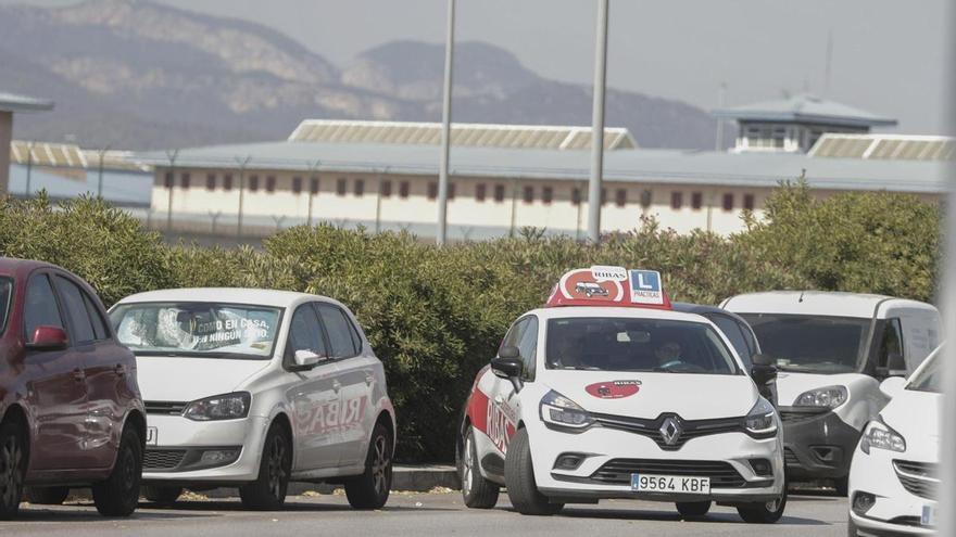 El combustible encarece las clases prácticas de las autoescuelas de Baleares: “No queda más remedio que subir los precios”