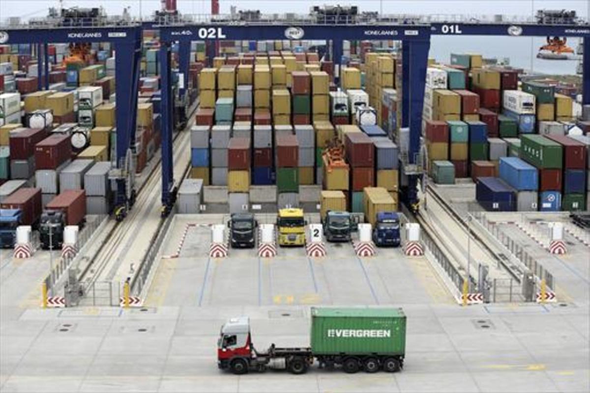 Terminal de contenedores en el puerto de Barcelona. Terminal de contenedores en el puerto de Barcelona.