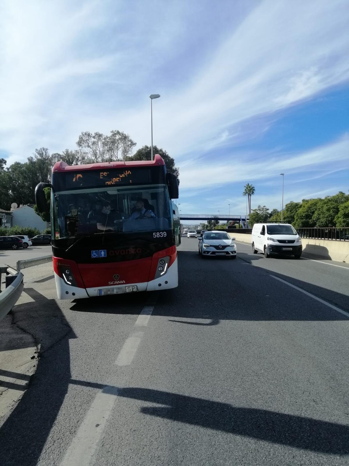 Imagen donde se aprecia la falta de espacio para realizar la parada sin peligro