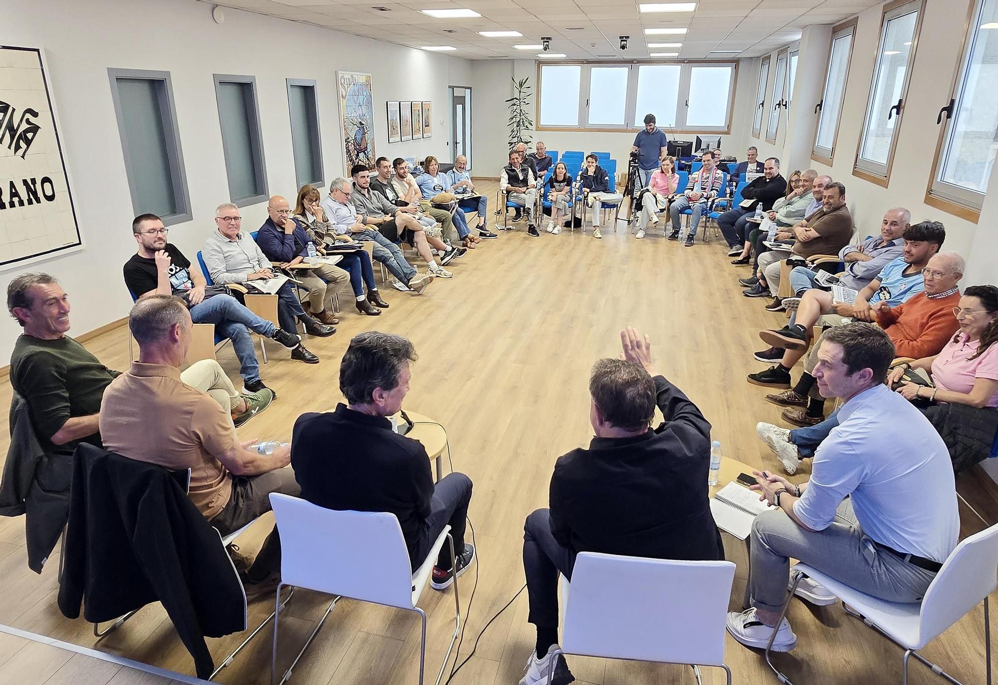 Encuentro de exjugadores y capitanes del Celta con suscriptores de FARO