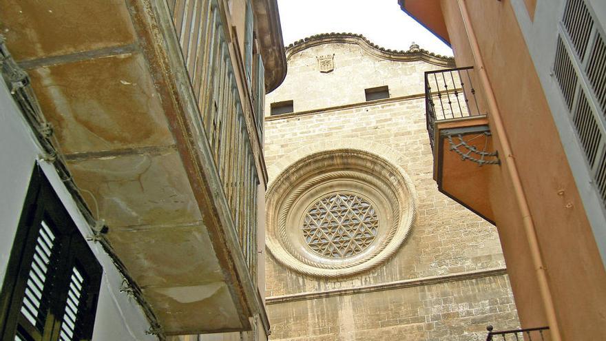 La iglesia de la Mercè en Palma está situada entre Volta de la Mercé y Sant Felip Neri.