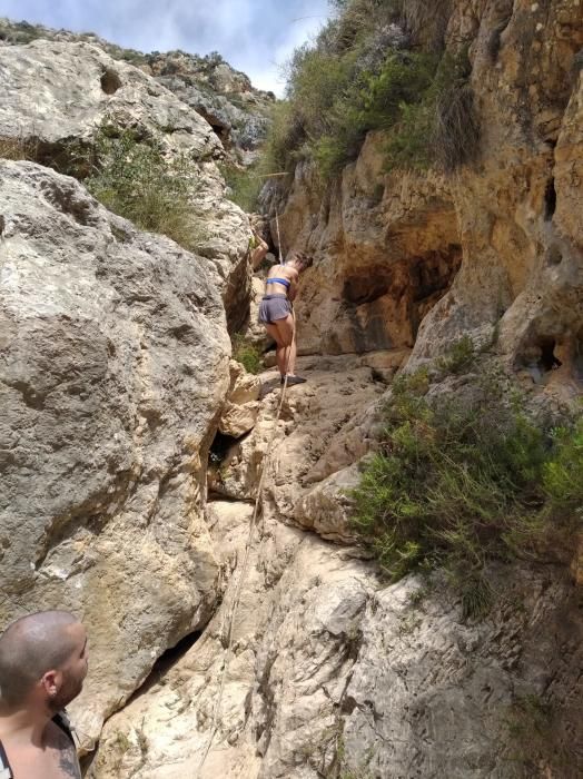 Mil peripecias para llegar a las calas de la Marin