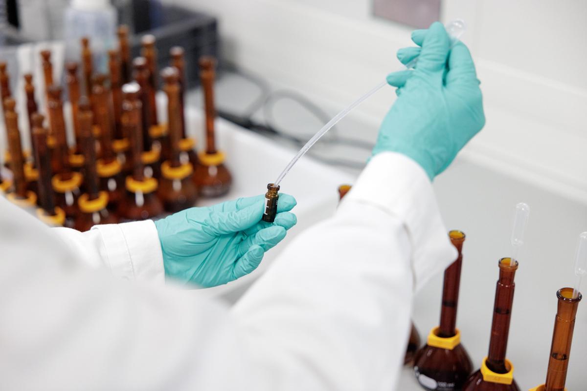 Así es la fábrica donde se producen los inhaladores que luchan contra el cambio climático