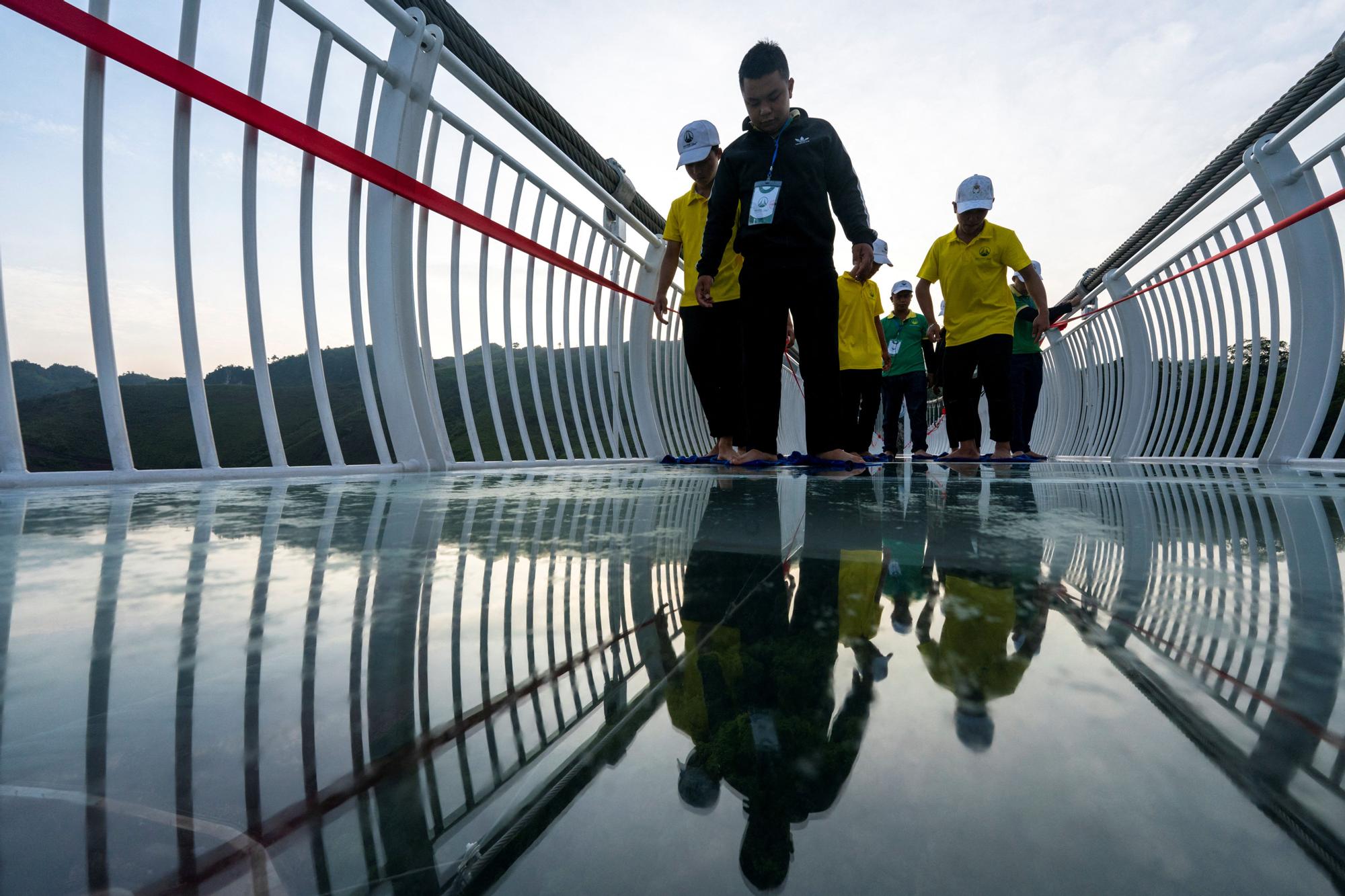 Así es el Dragón Blanco, el puente de cristal más largo del mundo