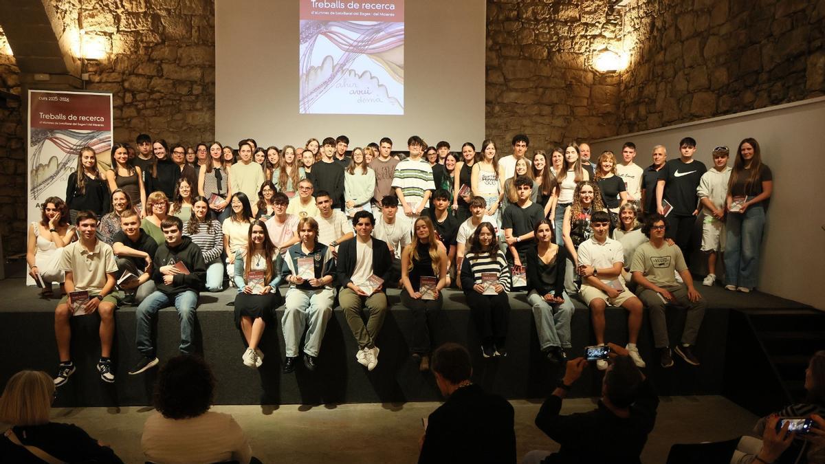 Els estudiants a qui han publicat un resum dels seus treballs amb tutors i coordinadors d'instituts