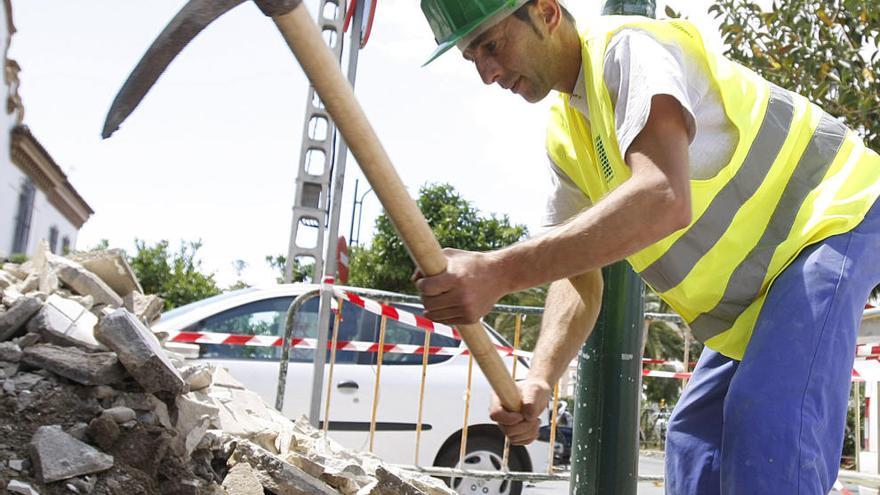 Un trabajador de la construcción en Málaga.