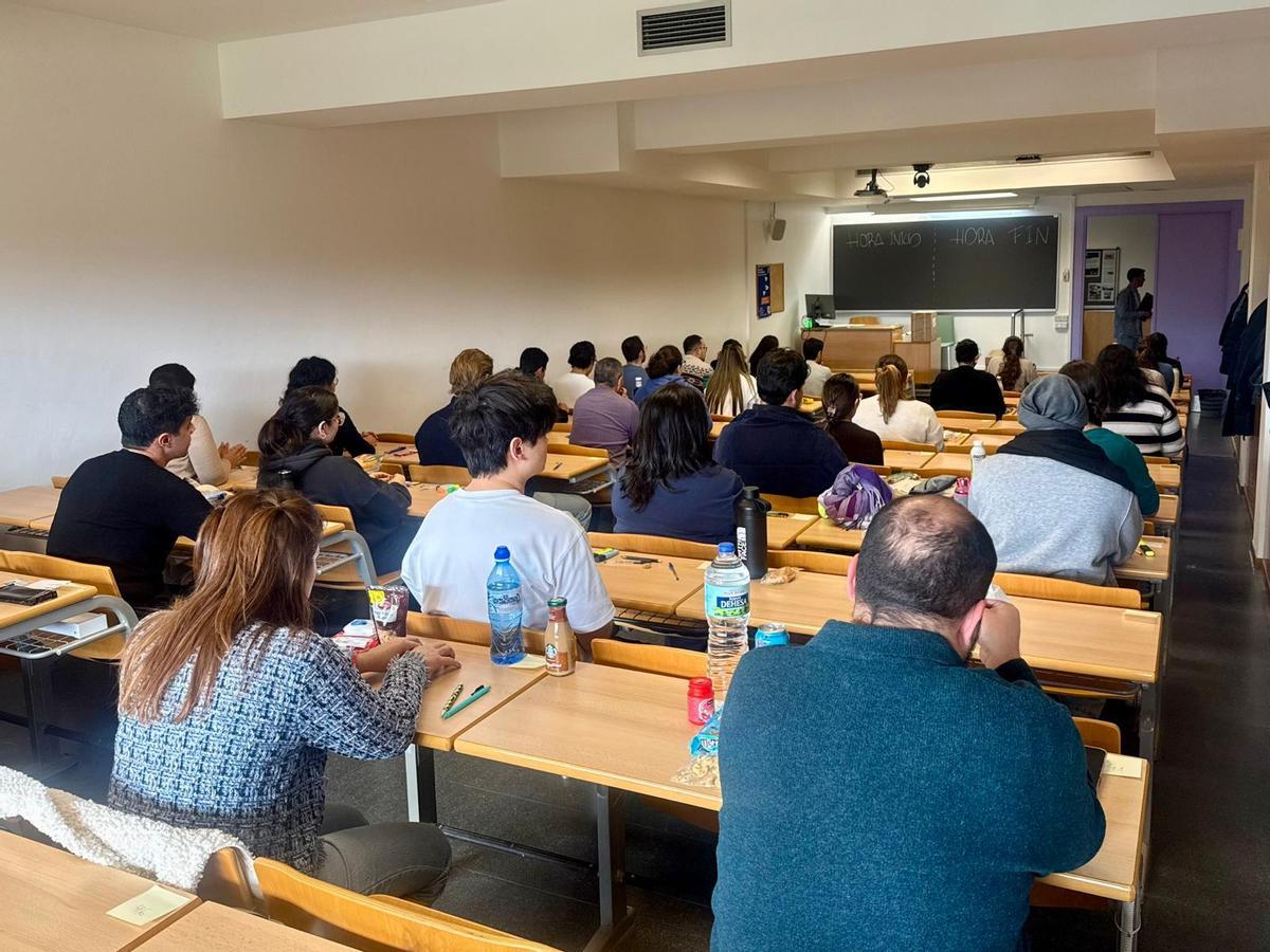 Imagen de archivo de un aula.