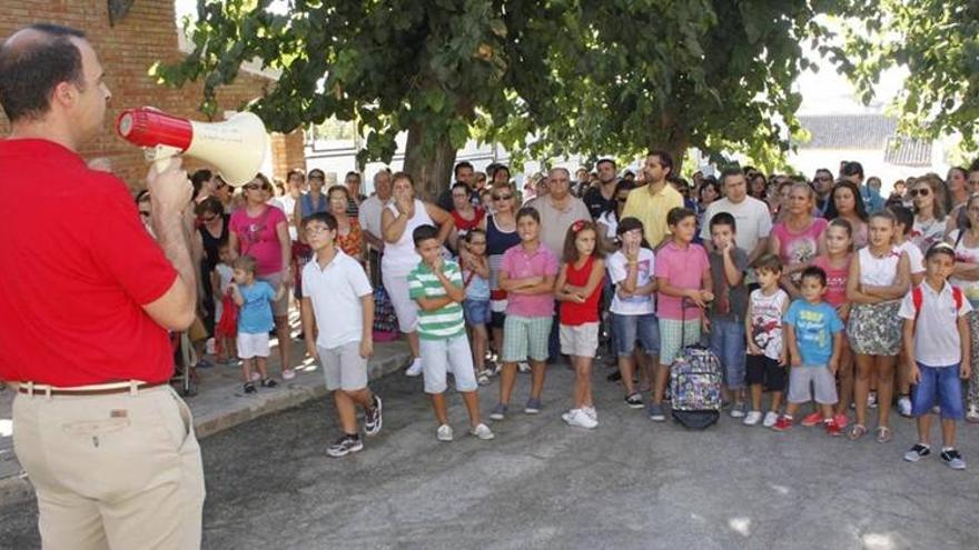 Se mantiene la huelga indefinida por el comedor