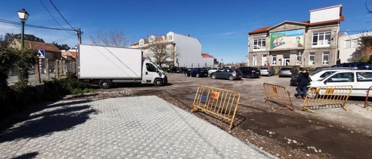 Los terrenos del aparcamiento situado delante de la Casa do Pobo, insertos en el plan urbanístico. |   // G.N.