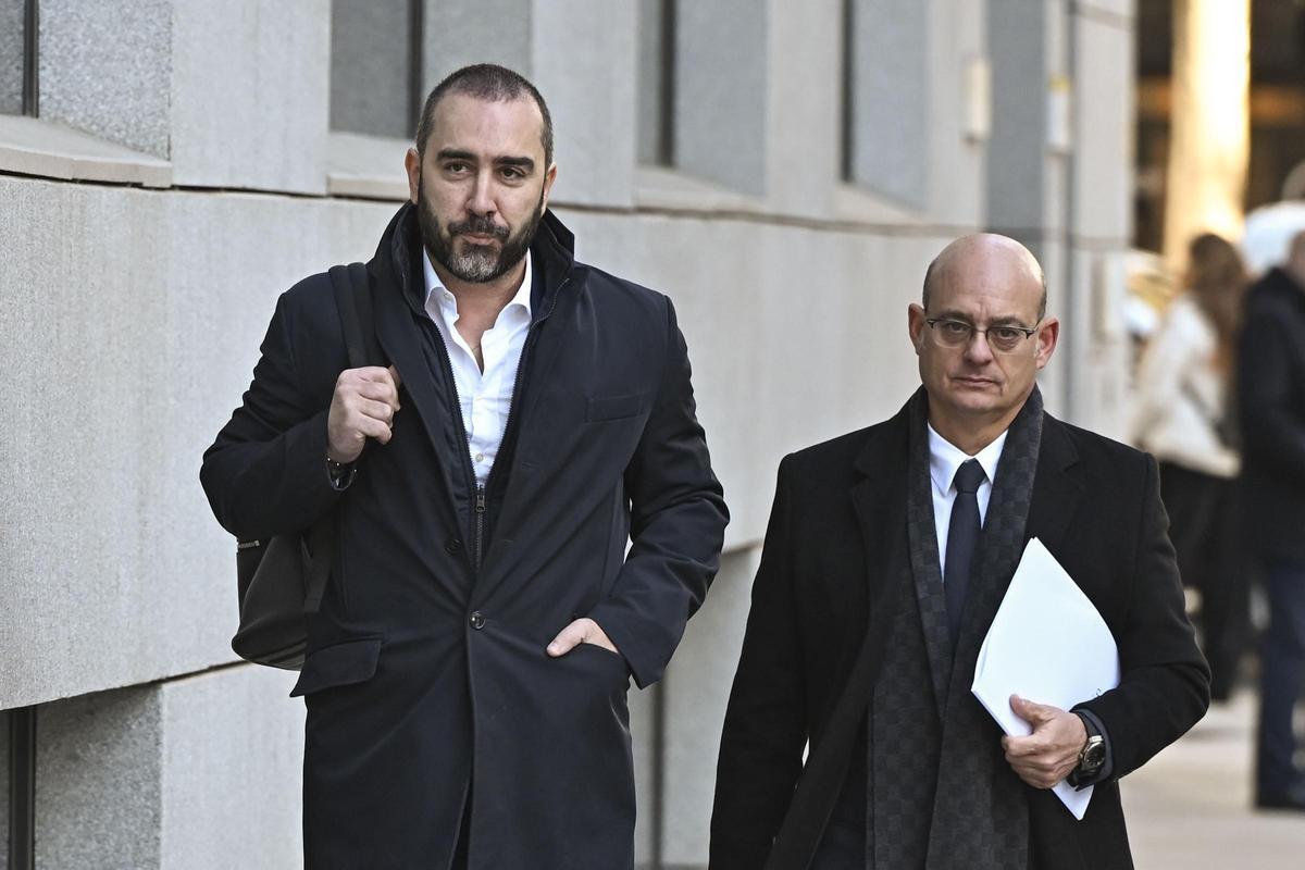 El empresario Víctor de Aldama a su salida del interrogatorio del juez instructor del 'caso Koldo', en la Audiencia Nacional.
