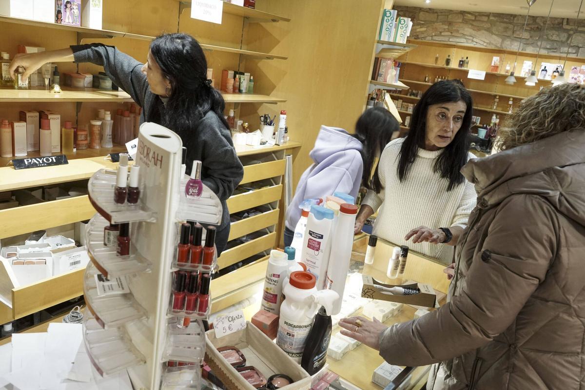 Últim dia d'obertura de la perfumeria Regina Últim dia d'obertura de la perfumeria Regina