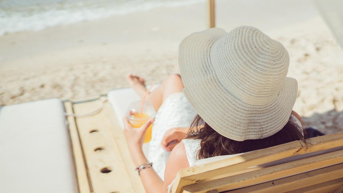 Las 9 sillas y tumbones de playa más ligeras y mejor valoradas del verano: de la de Leroy Merlin o Ikea, a Maisons du Monde