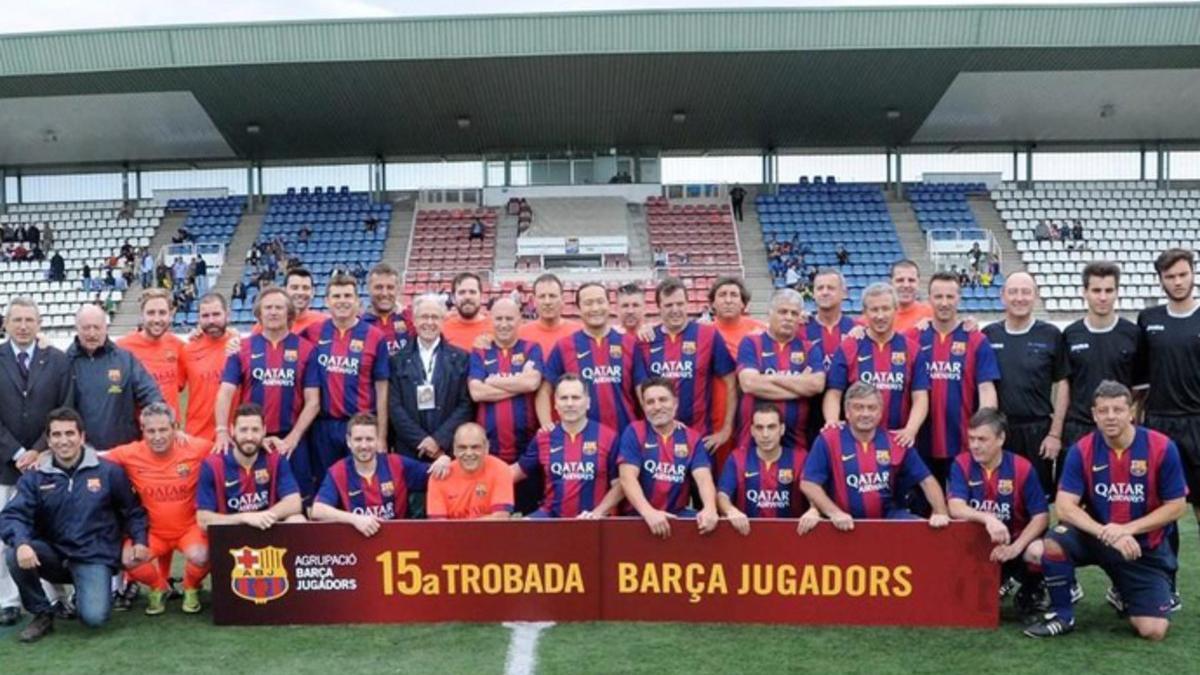 Foto de familia con los jugadores que participaron en el último partido en Vilatenim
