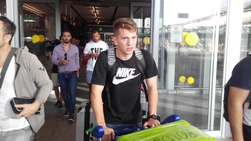 Rolón, en el aeropuerto de Málaga este viernes.