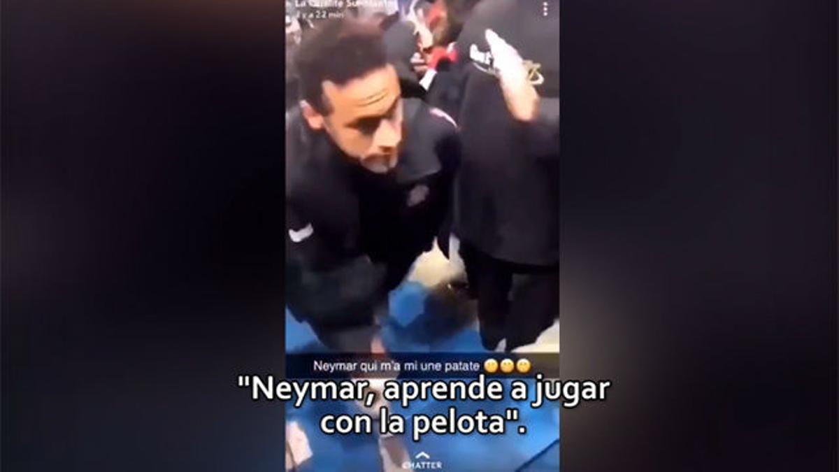 El aficionado con el que se encaró Neymar se grabó insultando a los jugadores