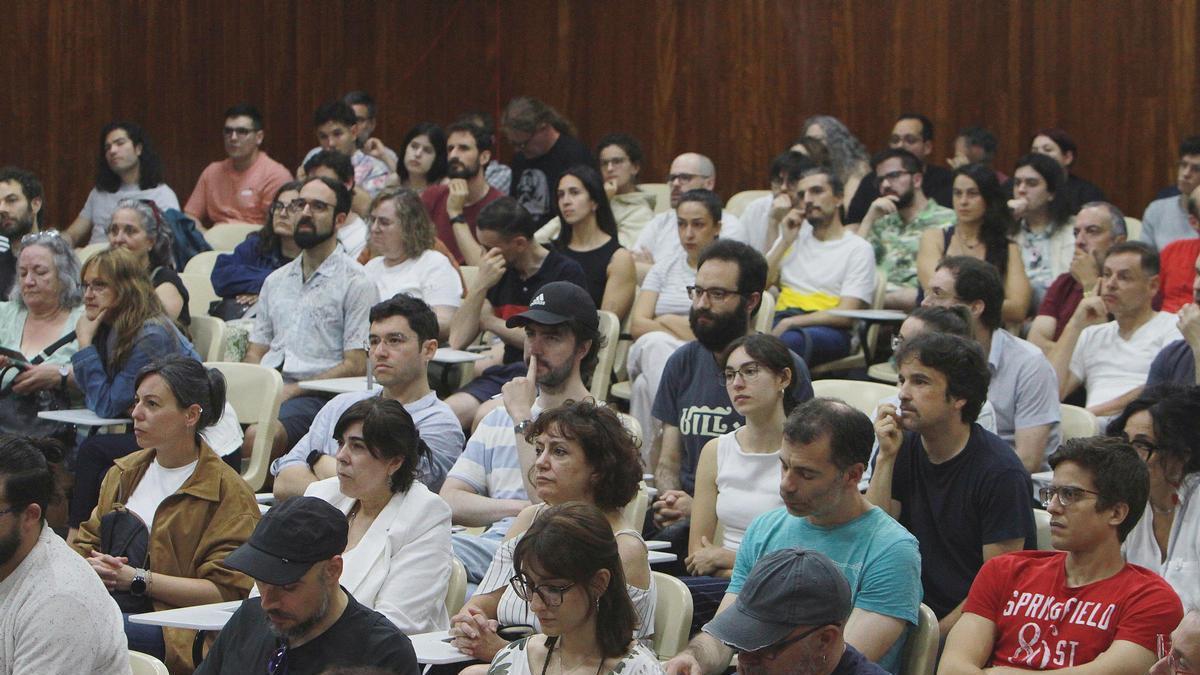 Opositores antes del examen para maestros