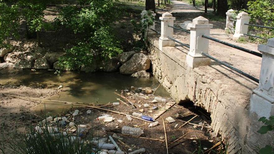 El PSOE exige una intervención en el cauce del río Lucena a la CHG