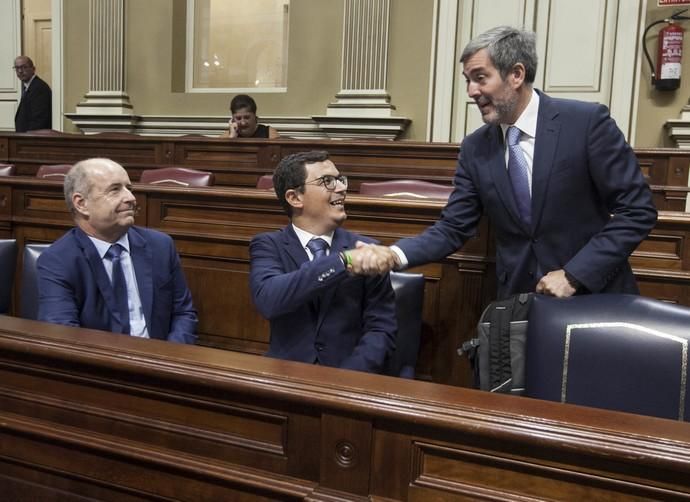 Pleno en el Parlamento de Canarias