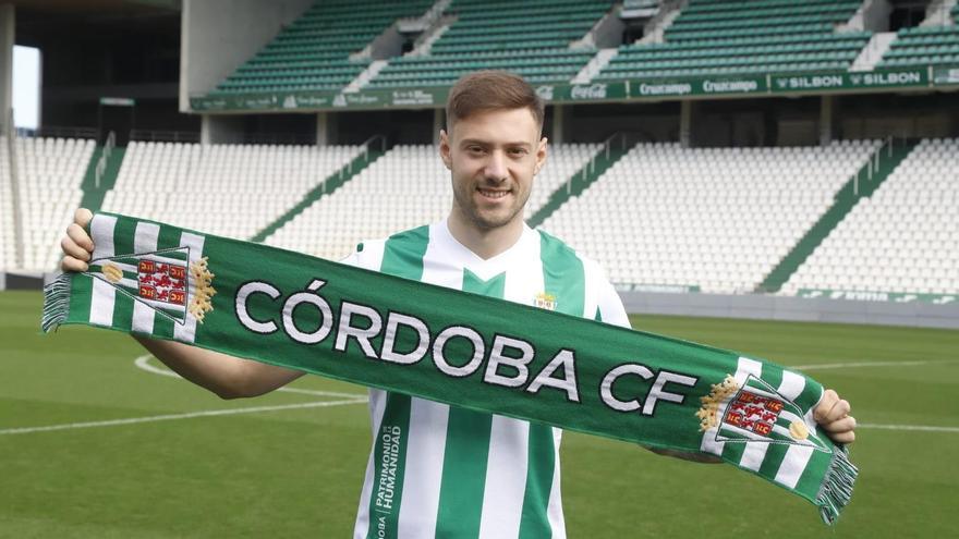 Gabriele Corbo, una incógnita en la zaga del Córdoba CF mes y medio después