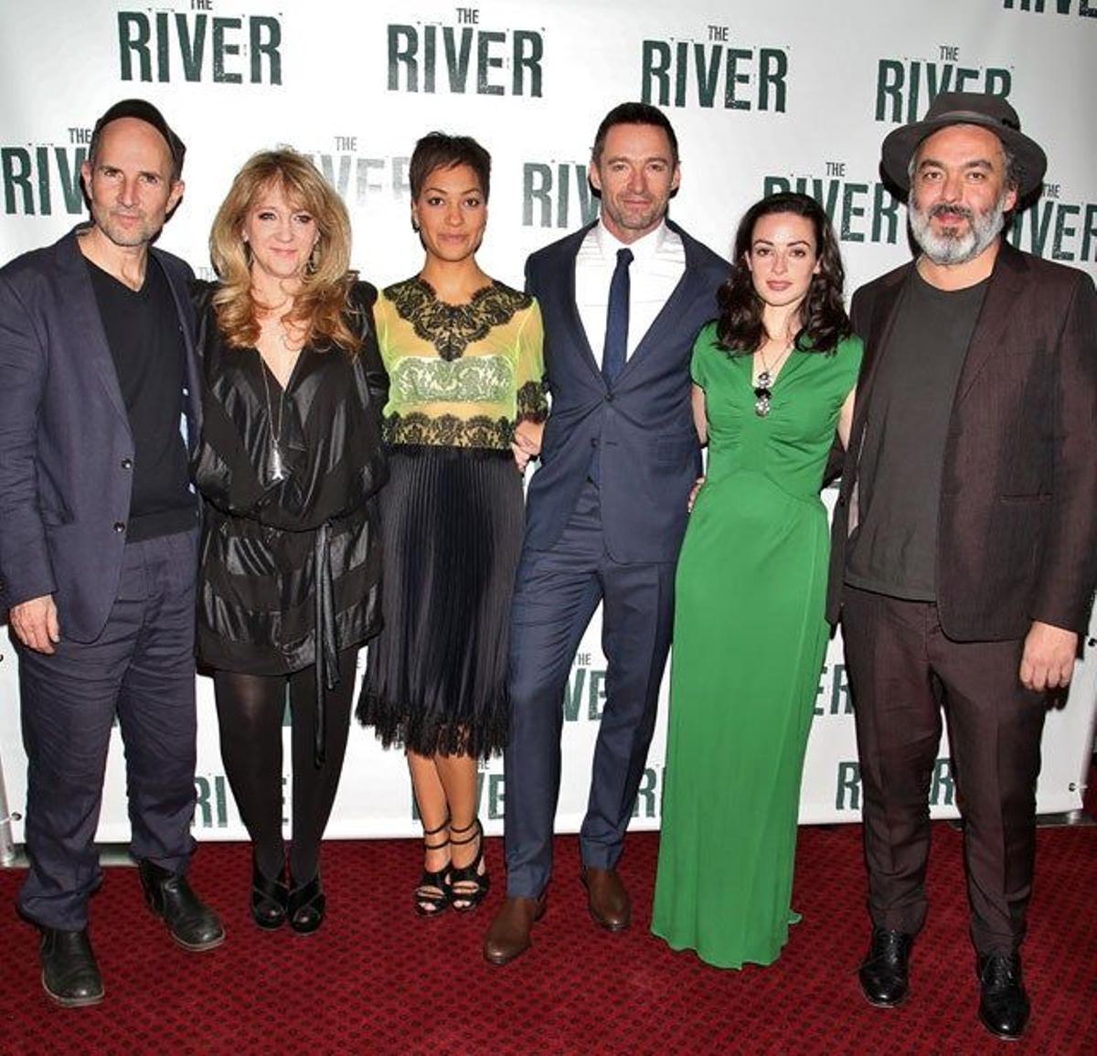 El director Ian Rickson y Sonia Friedman, Cush Jumbo, Hugh Jackman, Laura Donnelly y Jez Butterworth en el estreno de 'The River' en Broadway