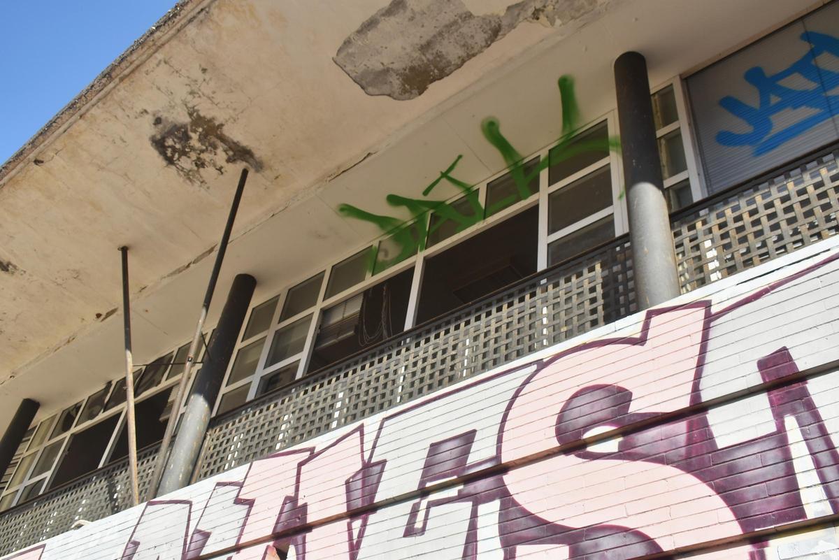 Galería | Así se encuentra el edificio abandonado de Antonio Reyes Huertas en Cáceres