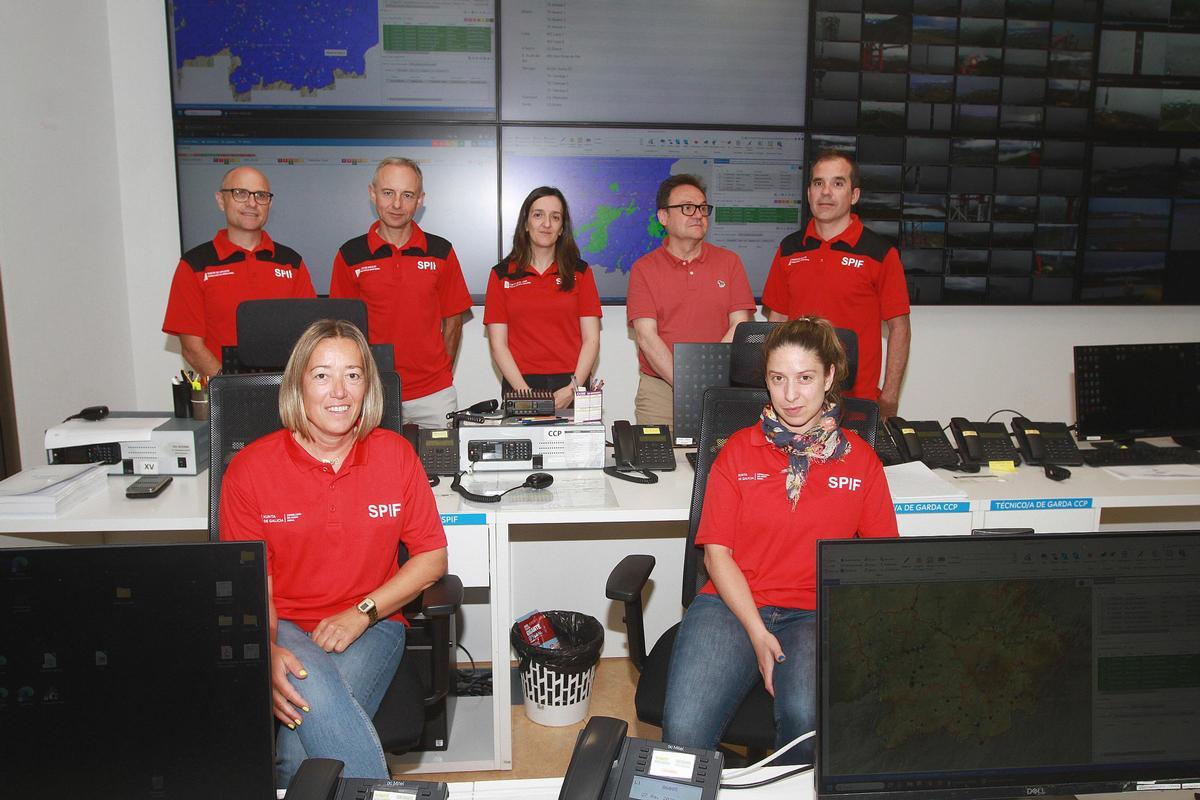 El equipo del Servicio de Prevención y Defensa contra los Incendios Forestales de Ourense.