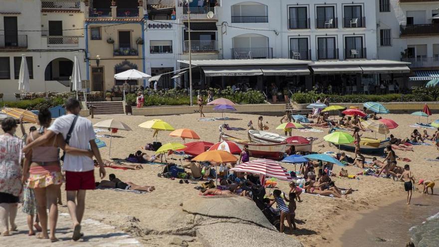 La platja de Blanes, ahir al migdia