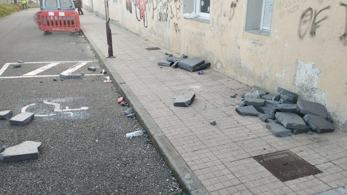 Estado en el que quedó la zona tras la acción de los vándalos.