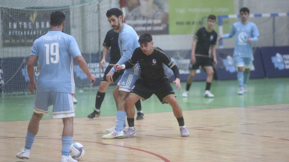 Una acción del encuentro entre el ADFS Bueu y el Composala.