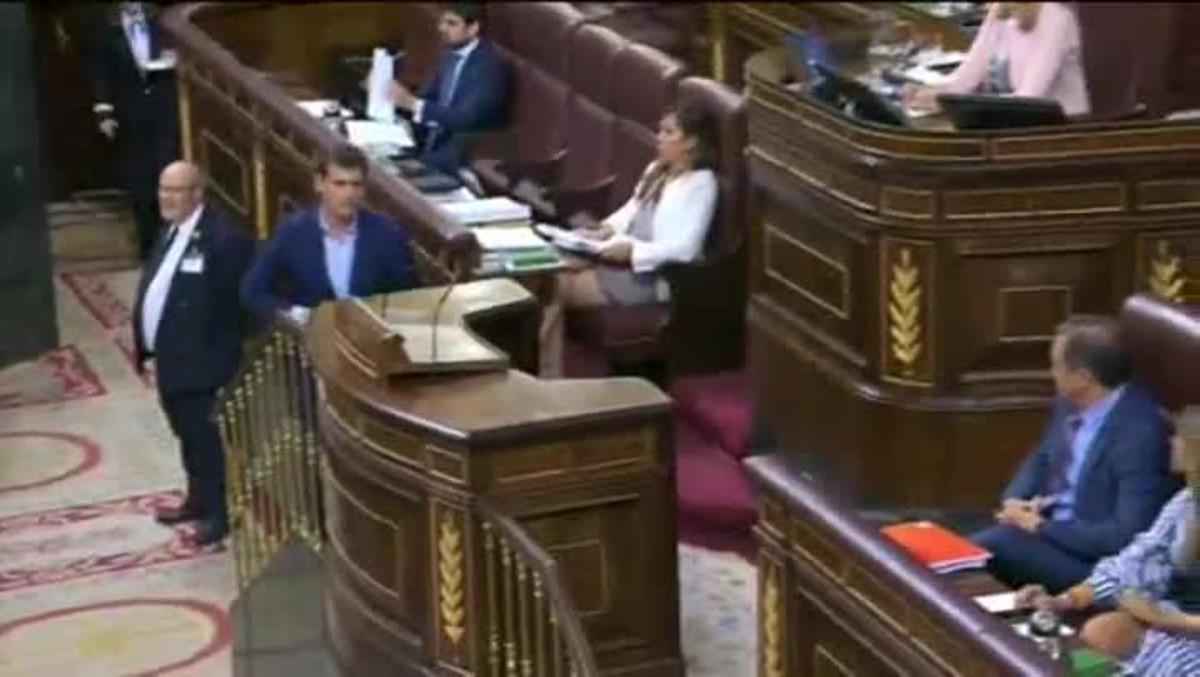 Rivera sol·licita al Congrés el suport del PSOE per a Rajoy, sense èxit.