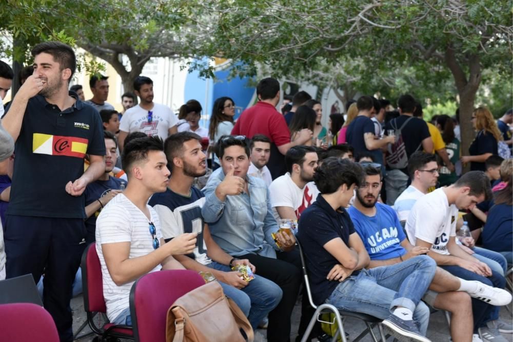 Los aficionados del UCAM lo celebran desde la universidad